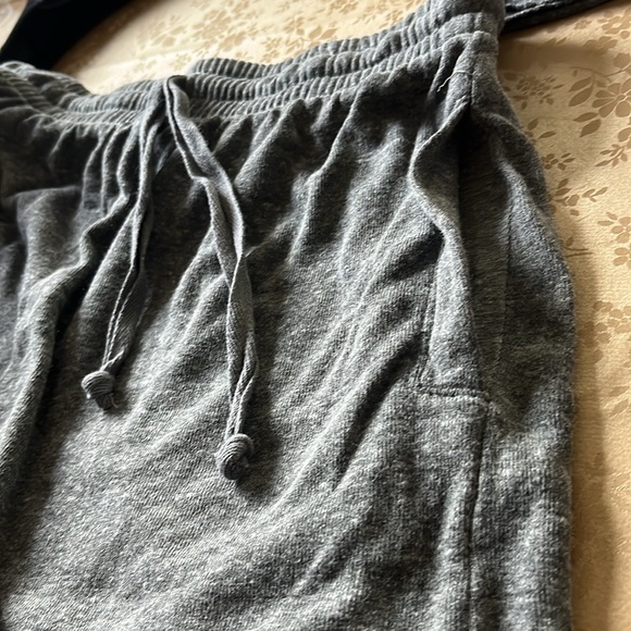 LOGO STRIPE WOMEN'S SHORTS - HEATHER GREY. Sz. L - Picture 8 of 10